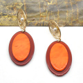 Nuevos tendencias de joyería de oído acrílico de color naranja brillante para mujeres pendientes de sementales chapados en oro